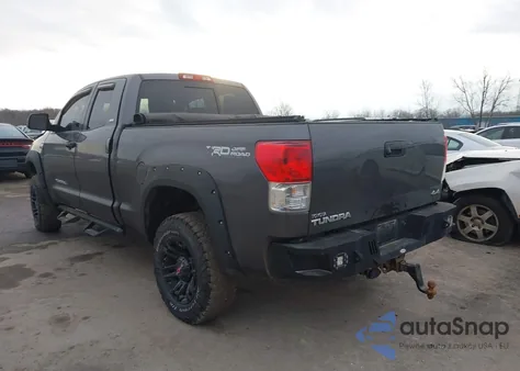 2013 Toyota Tundra Grade 5.7L V8 z USA, uszkodzony, nr VIN 5TFUY5F19DX288637